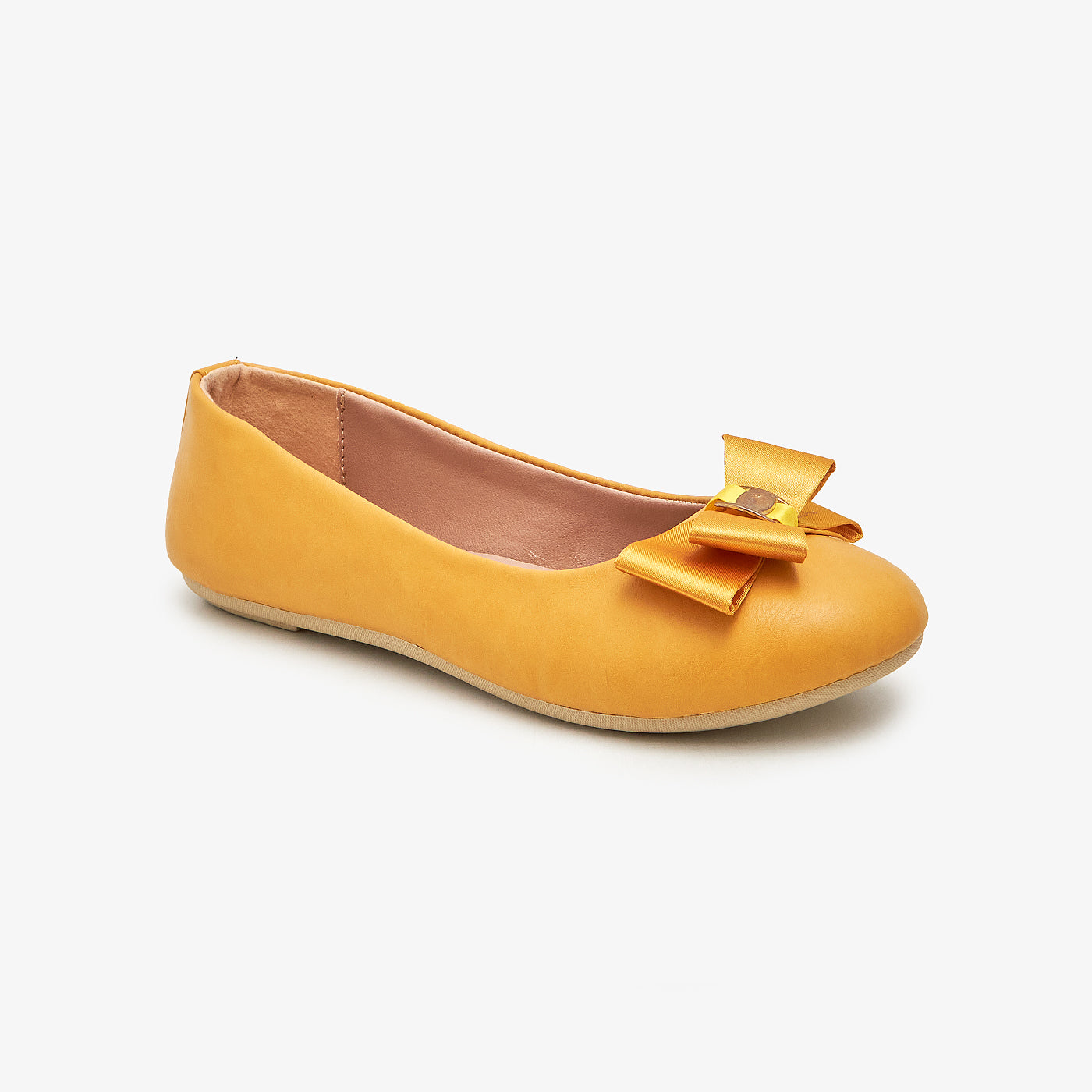 Mustard color outlet pumps